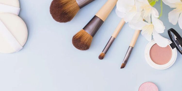 przybory do makijażu