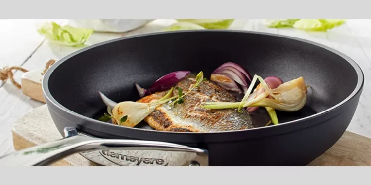 nieprzywierajaca patelnia