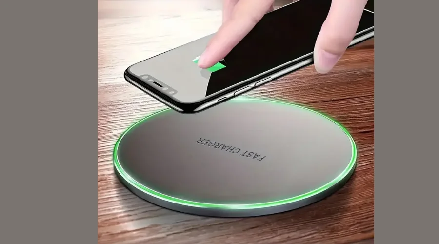 Jedna podkładka do szybkiego ładowania bezprzewodowego USB-C o mocy 15 W
