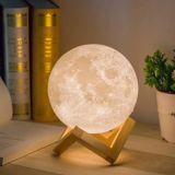 Biała lampa księżycowa w kształcie kuli wydrukowana w 3D